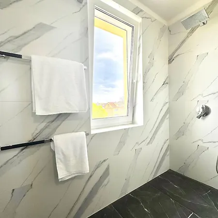 Center Flat With View - Kitchen, Ac, Netflix